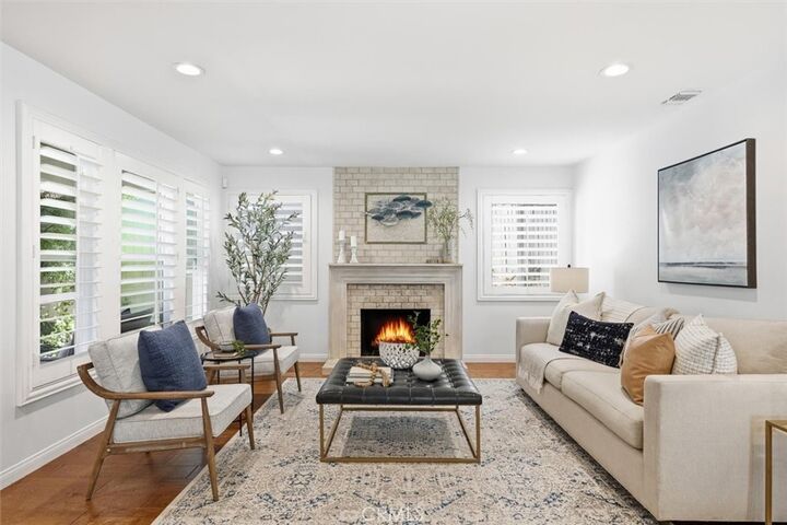 Property Photo:  904 Knob Hill  CA 90277 