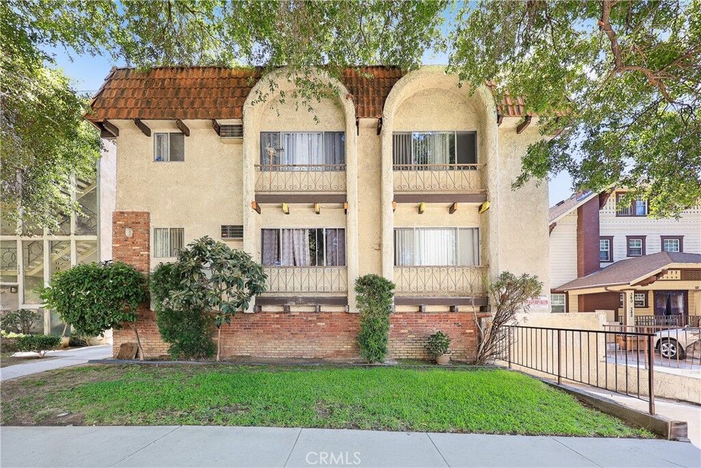 Property Photo: 336 Riverdale Drive CA 91204