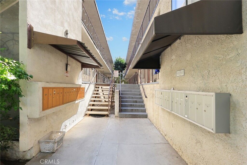 Property Photo: 336 Riverdale Drive CA 91204