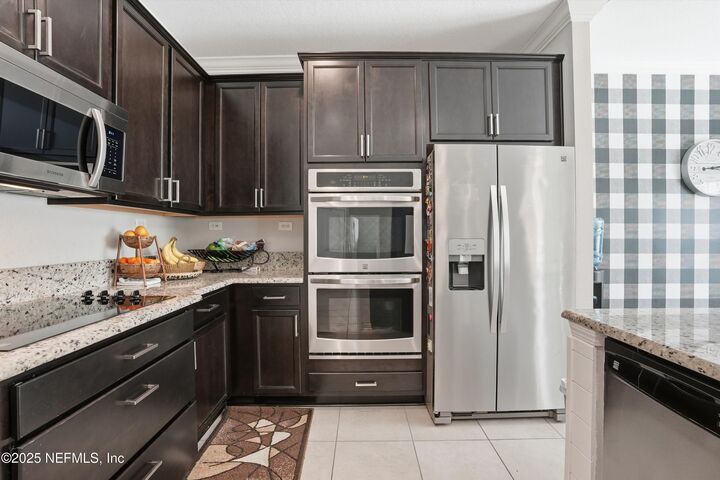 Property Photo: 3884 Hammock Bluff Drive FL 32226