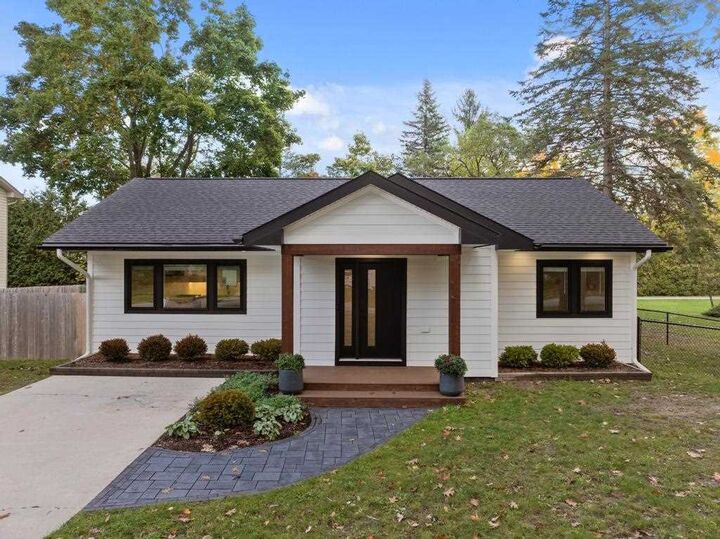 640 Harrison  Harbor Springs MI 49740 photo