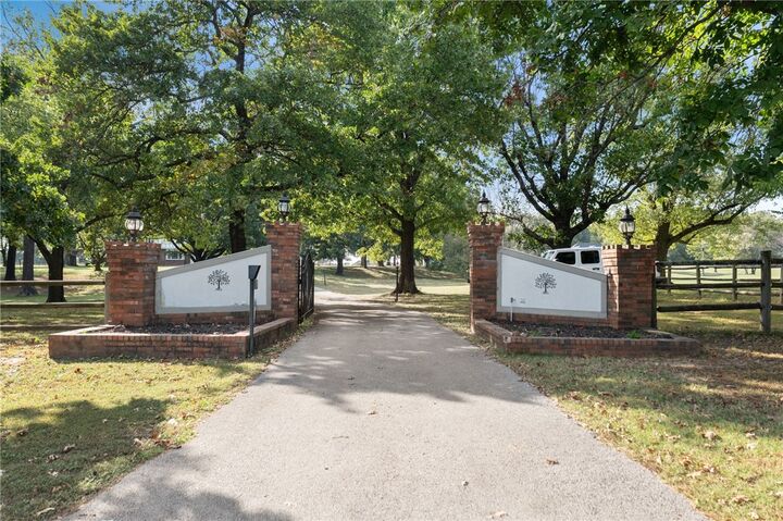 Property Photo: 1483 N Main Street AR 72719