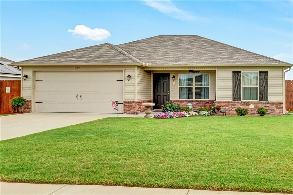 Property Photo: 721 NW 68th Avenue AR 72713