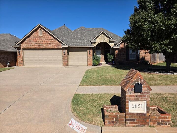 Property Photo:  2621 SE 5th Street  OK 73160