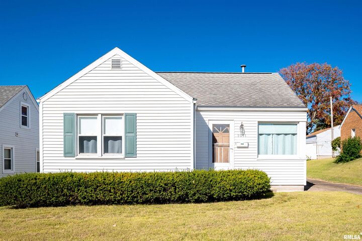 Property Photo: 1011 Mary Street IL 61554