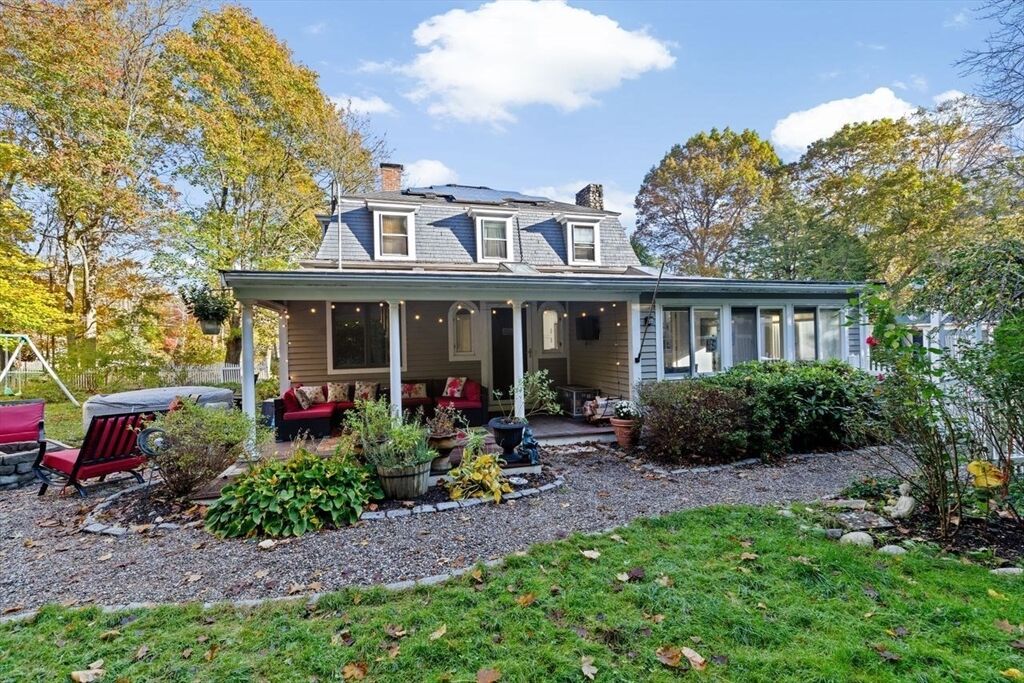 Property Photo: 17 Old Oaken Bucket Rd MA 02066