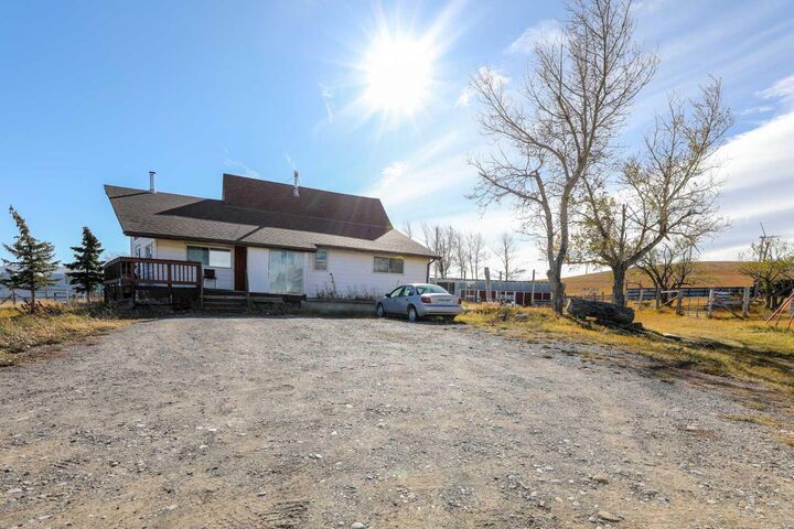 Property Photo:  1411 Twp Rd 7-3 Road  AB T0K 1W0 