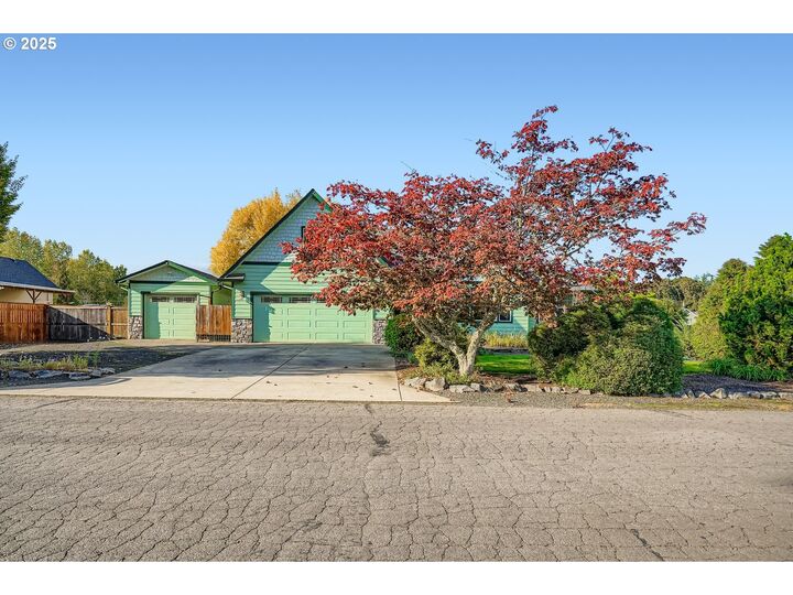 Property Photo:  4135 NW Alder Ave  OR 97321 