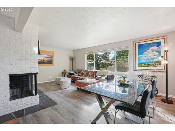 Property Photo: 12720 SE Market St OR 97233