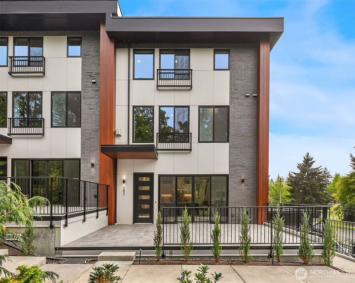 262  118th Avenue SE  Bellevue WA 98005 photo