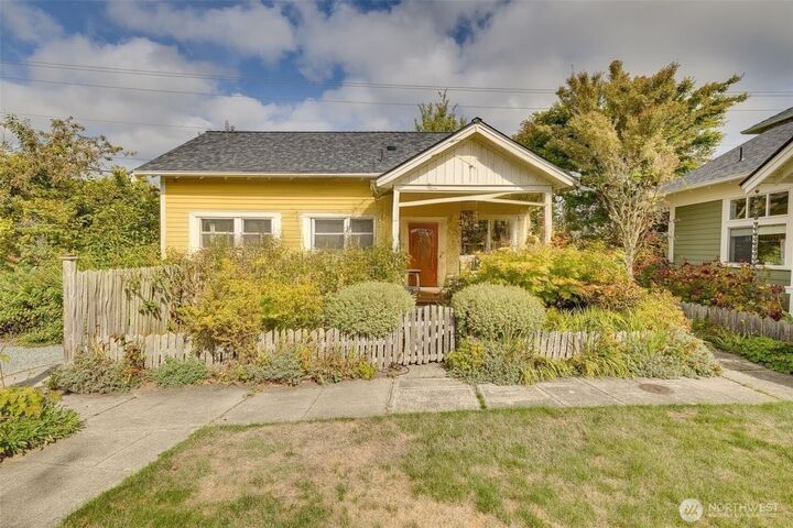 Property Photo: 300 Cottage Lane 300 WA 98260