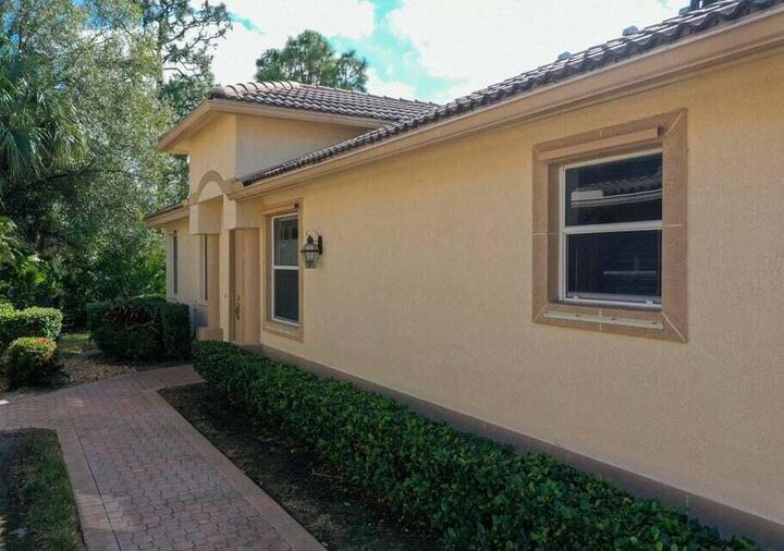 Property Photo: 7032 Willow Pine Way FL 34986