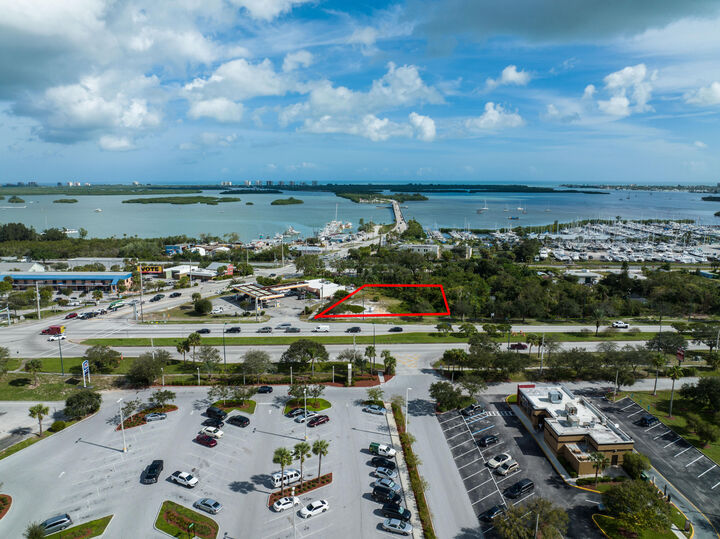 Property Photo: 1988 N US Hwy 1 FL 34946