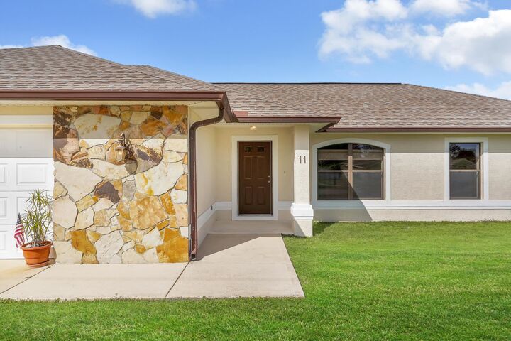 Property Photo:  11 Lytton Ln  FL 32137 