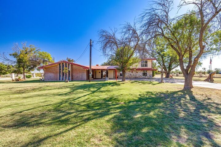 Property Photo:  208 East St  TX 76936