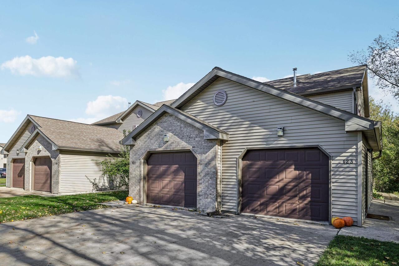 Property Photo:  123 Waverly Drive  WI 53523 