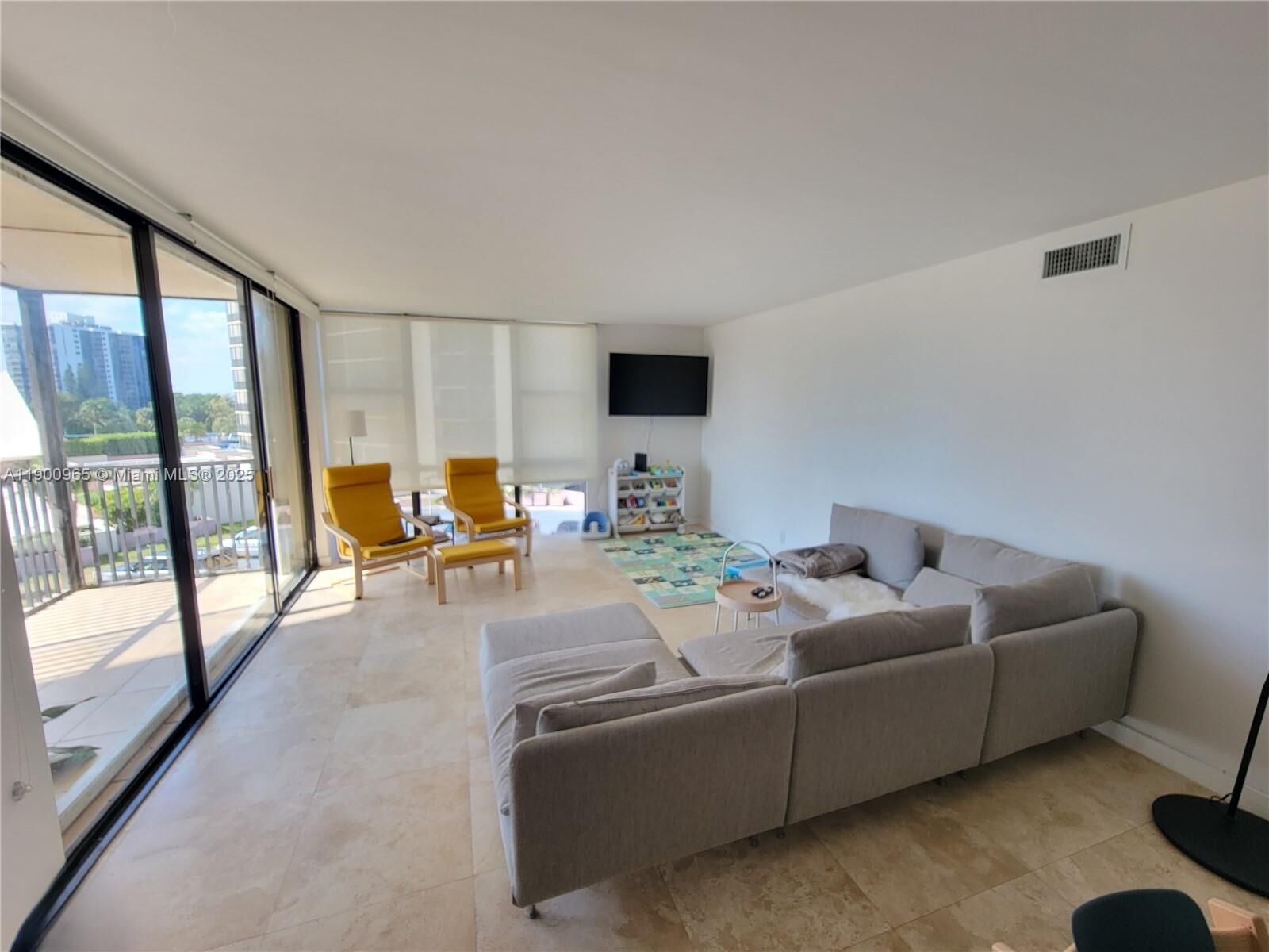 Property Photo:  20379 W Country Club Dr 539  FL 33180