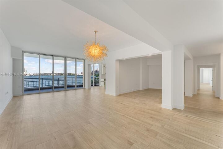 Property Photo: 848 Brickell Key Dr 204 FL 33131