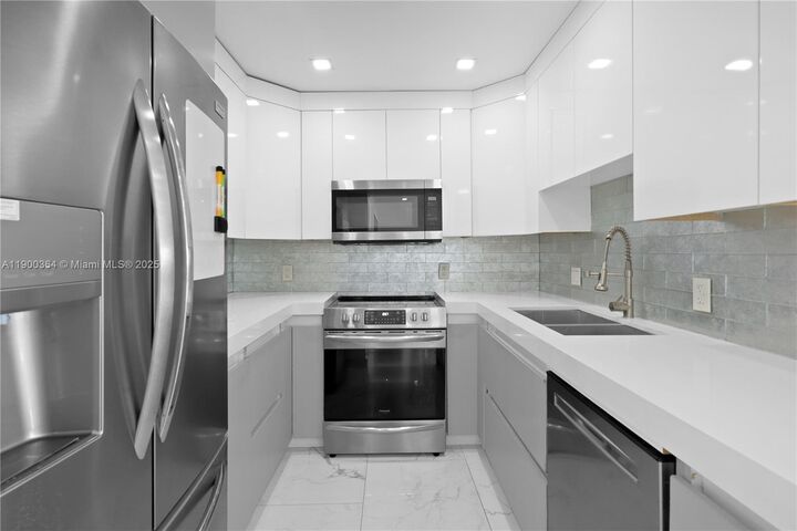 3675 N Country Club Dr 2008  Aventura FL 33180 photo