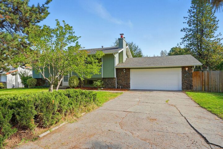 Property Photo: 11412 N King Arthur Dr WA 99218