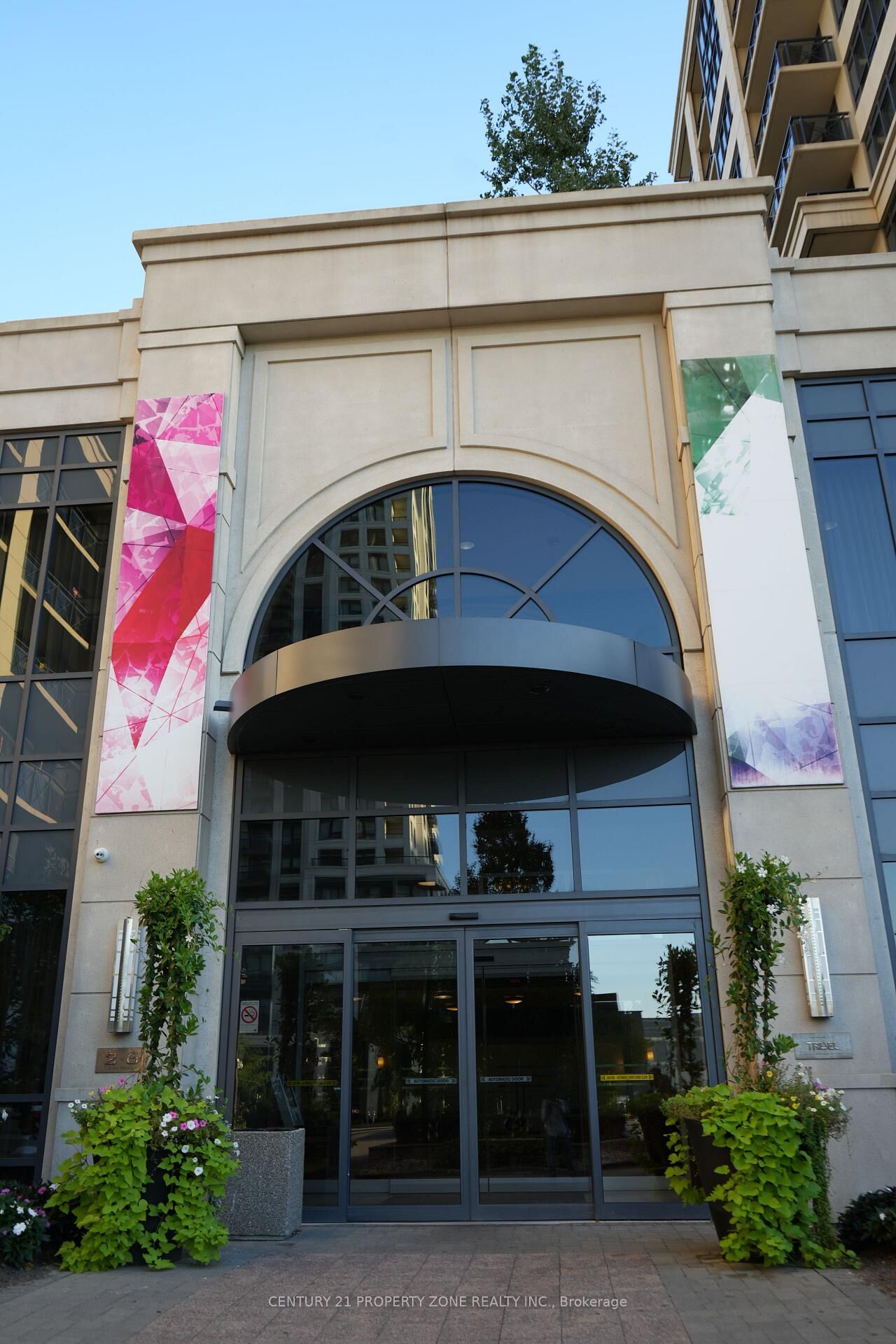 Photo de la propriété: 6 Eva Road 1303 ON M9C 0B1