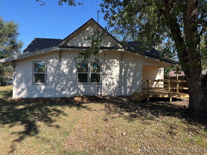 Property Photo: 213 W Pine Street OK 74429