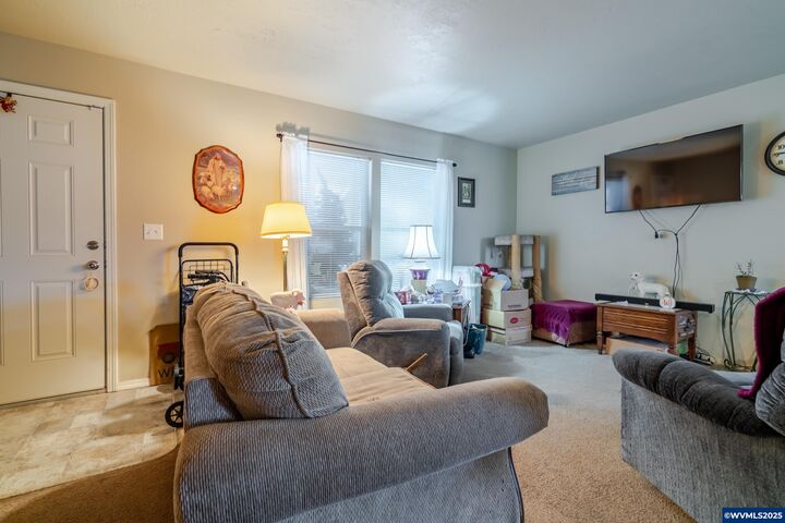 Property Photo: 610 Vaughan (#11) Ln 11 OR 97355