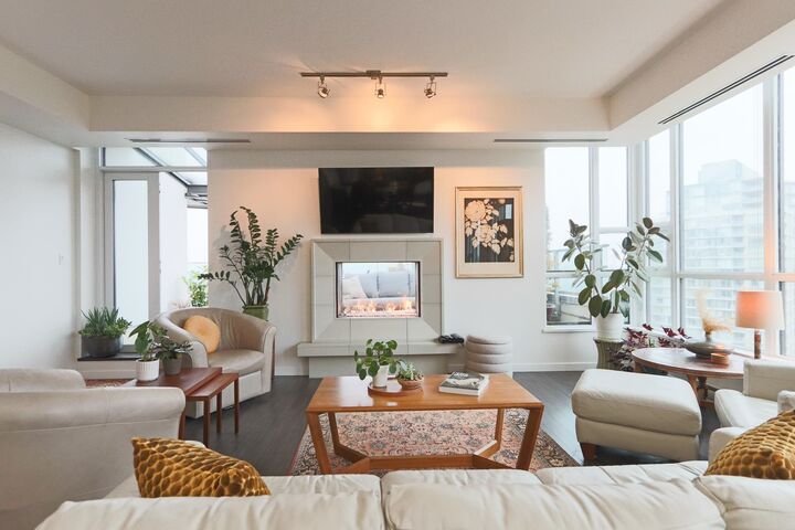 Photo de la propriété: 2200 Douglas Road 2202 BC V5C 0G8