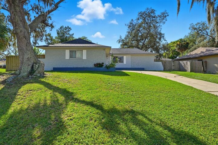 Property Photo: 610 Thrush Avenue FL 32750