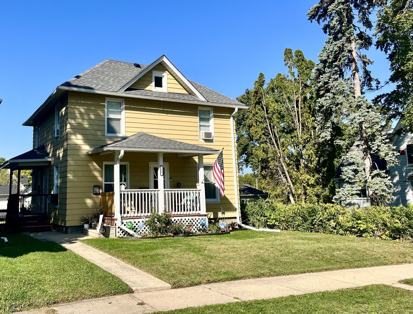 Property Photo: 715 Ellwood Avenue IL 60115
