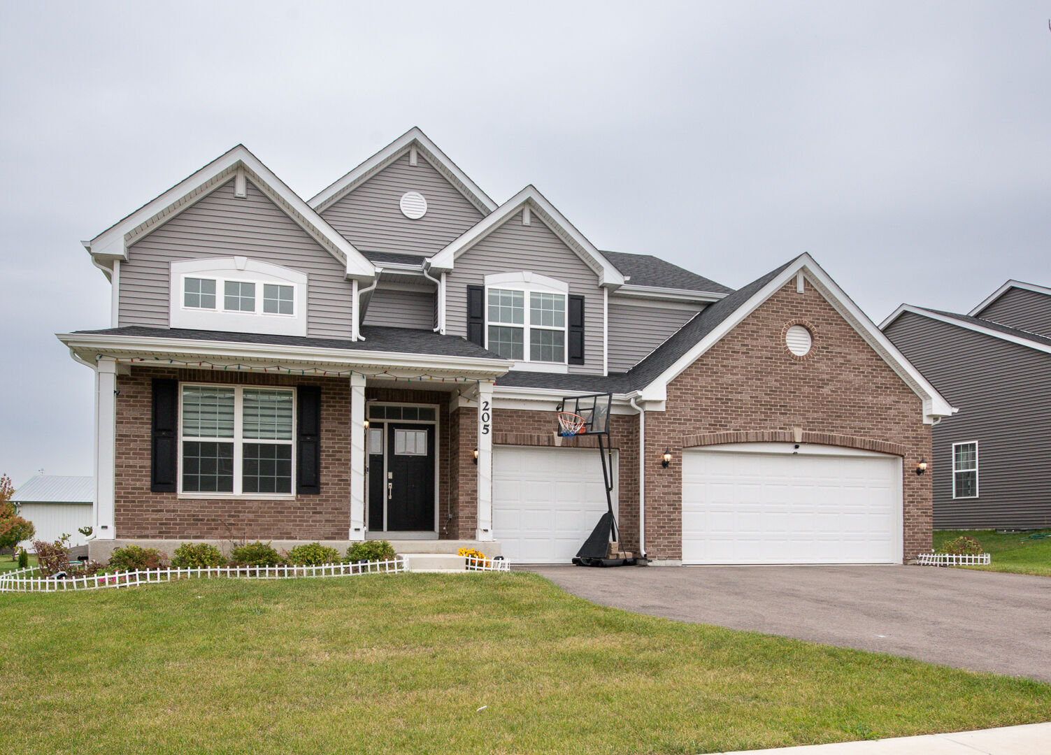 Property Photo: 205 Tinana Street IL 60543