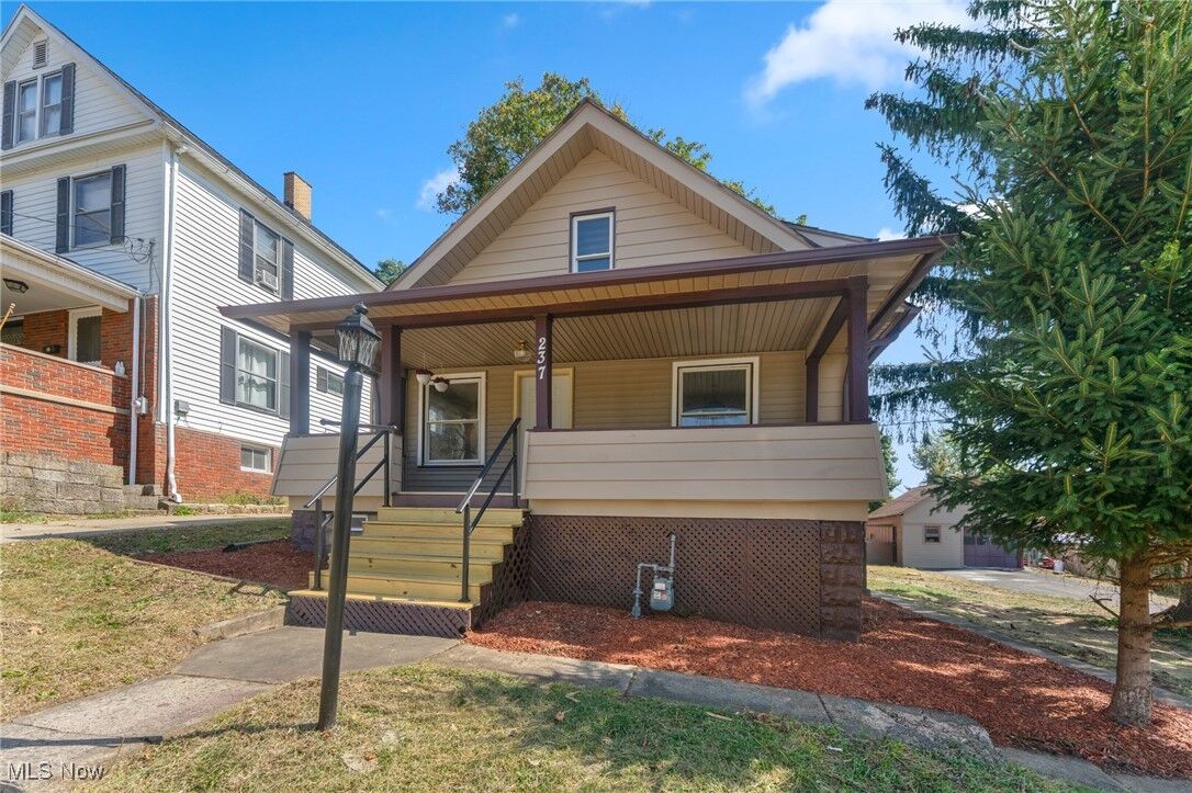 Property Photo:  237 Watson Street  OH 44436