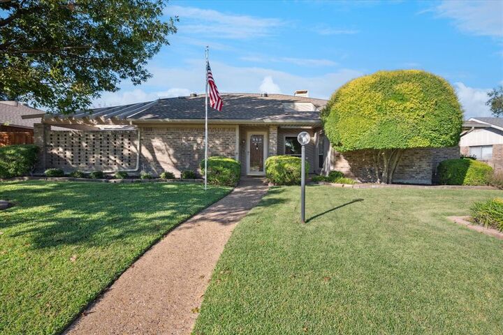 Property Photo: 4009 Weyburn Place TX 75023