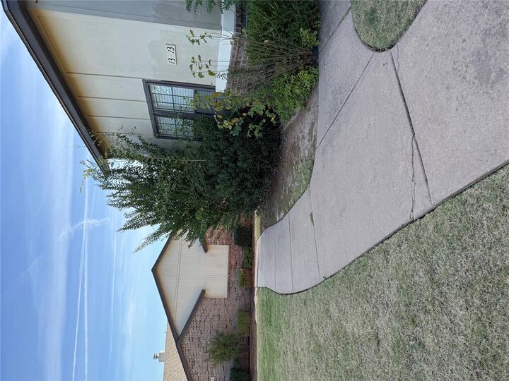 Property Photo:  13813 Crossing Way W  OK 73013