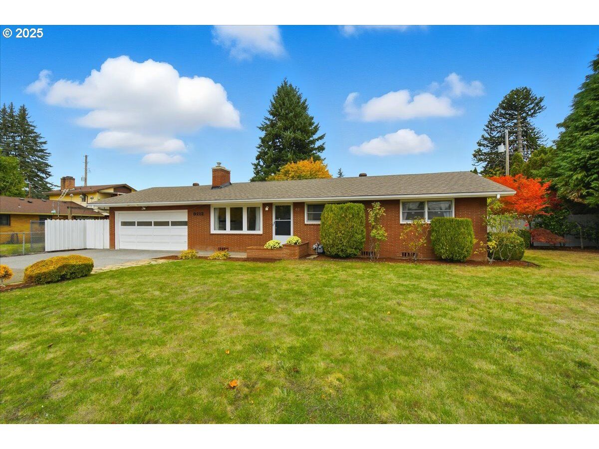 Property Photo:  9212 NE 7th St  WA 98664