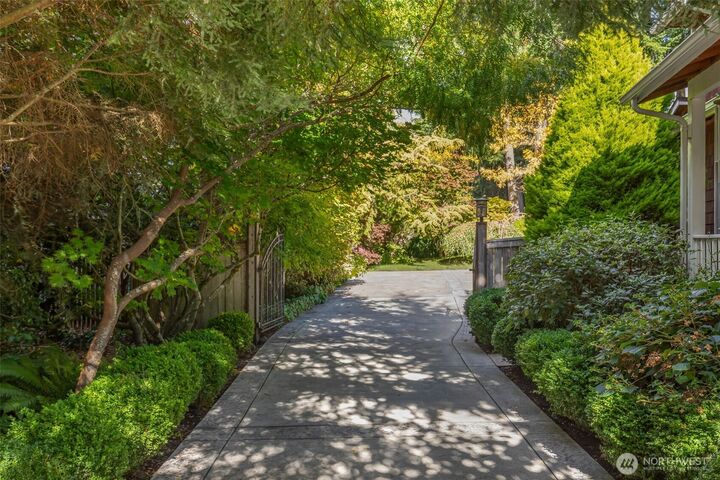 Property Photo:  636  Janelle Place NW  WA 98110 