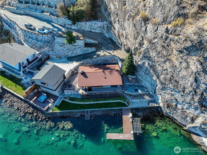 Property Photo:  10370 S Lakeshore Rd  WA 98816