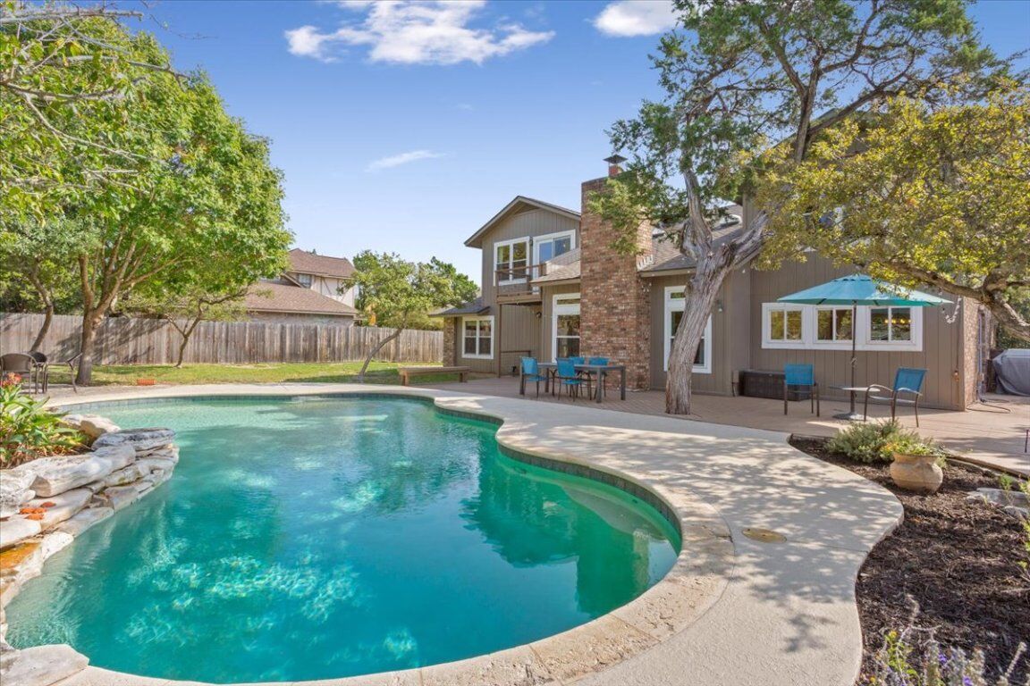 Property Photo: 9800 Ravenwood Cove TX 78750