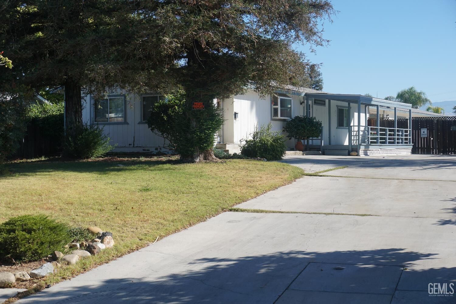 Property Photo:  5909 Cliffwood Way  CA 93306 