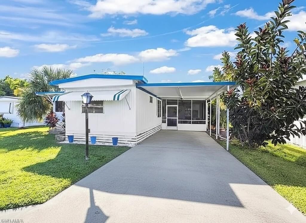 Property Photo:  123 Cedar Ln 42  FL 34114 