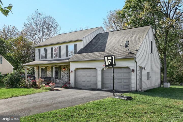 Property Photo:  214 Holly Lane  PA 17602