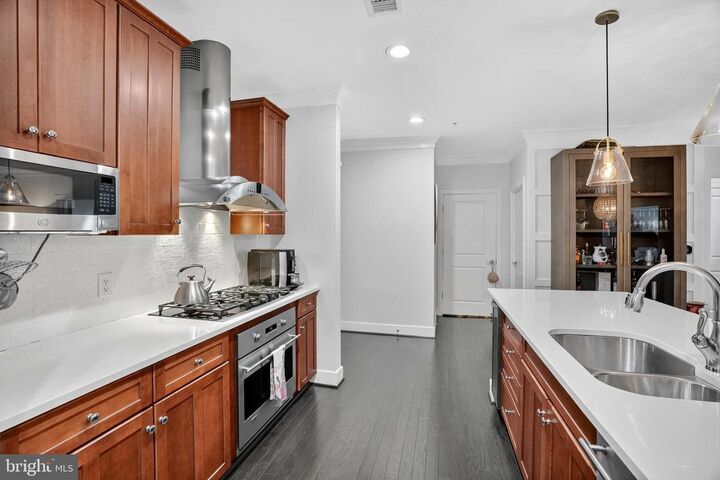 Property Photo: 66 Franklin Street 101 MD 21401