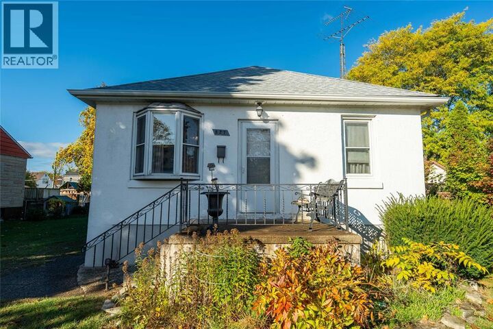 Photo de la propriété:  827 Lynwood Avenue  ON N7T 7A3