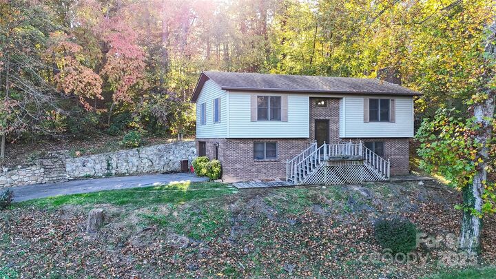 Property Photo:  7 Windy Hollow Road  NC 28806 