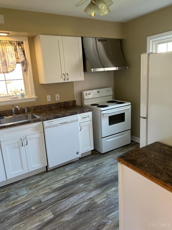 Property Photo: 1559 Brandon Drive OH 45230