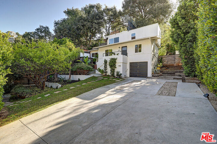 Property Photo:  8326 Ridpath Dr  CA 90046