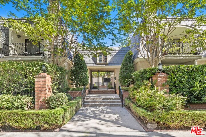 Property Photo:  620 1/2 Wilcox Ave  CA 90004 