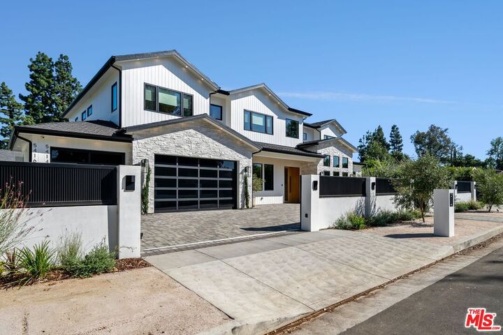 Property Photo: 5414 Genesta Ave CA 91316