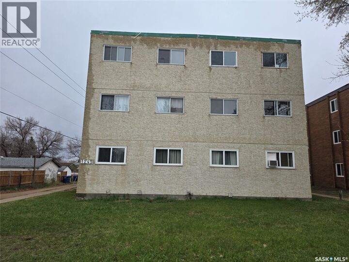 Property Photo:  1245 12th Avenue SW  SK S6H 6H5 