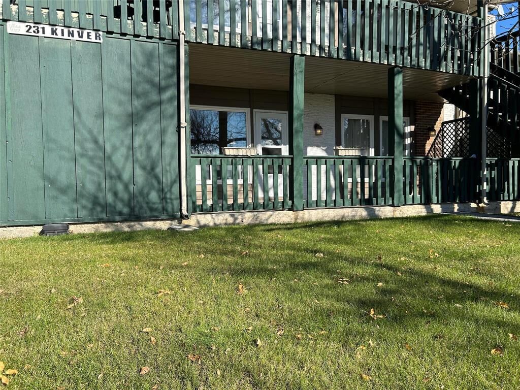 Property Photo: 231 Kinver Avenue MB R2R 1G6